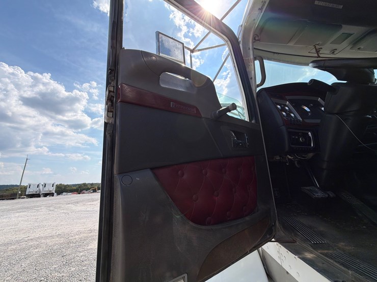 2007-kenworth-t800-image-12