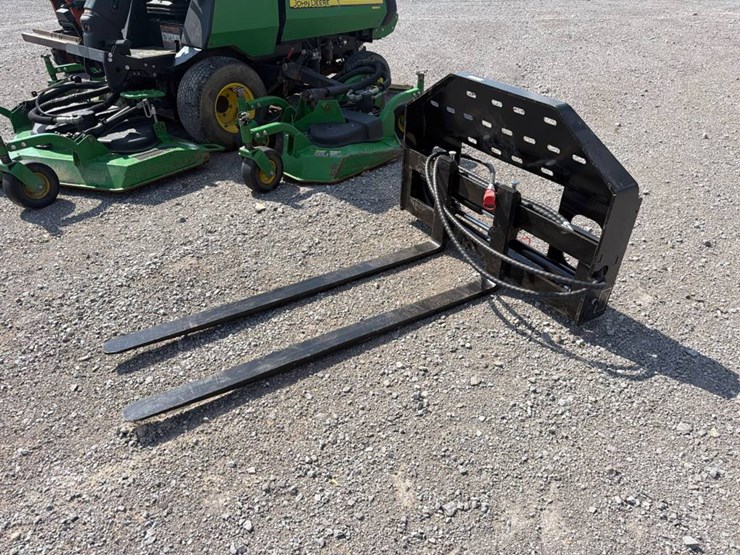 #406-•-60"-hyd-adjustable-pallet-forks-image-1