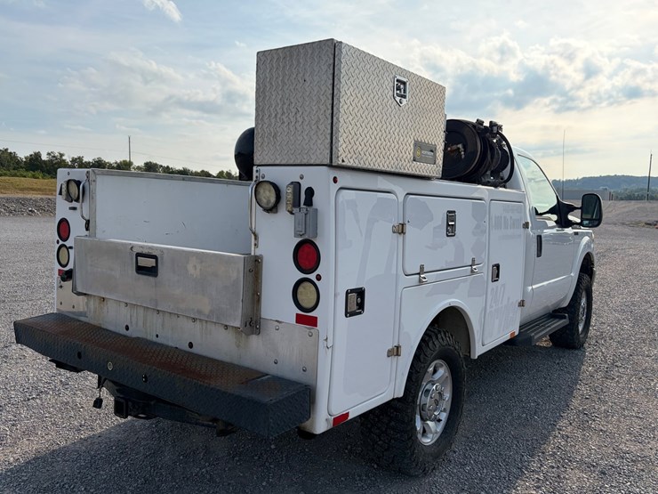 #247-•-2016-ford-xl-f-250-service-truck-image-10