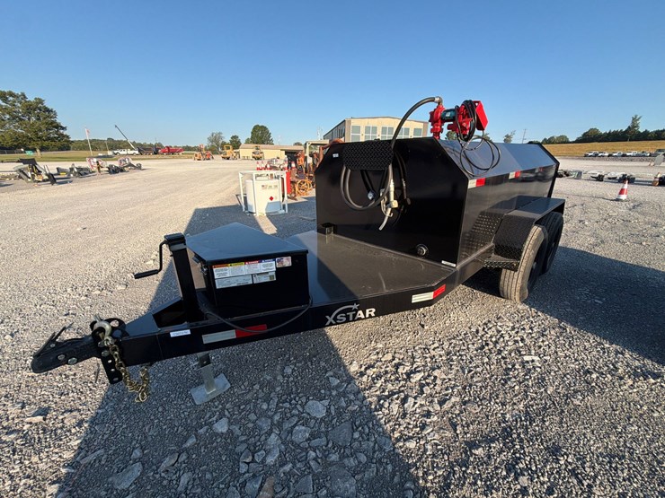 #210-•-2026-x-star-990-gal-tandem-axle-fuel-trailer-image-2
