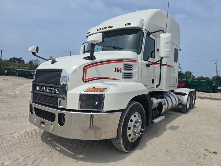 #25251-•-2020-mack-anthem-semi-sleeper-truck-image-1