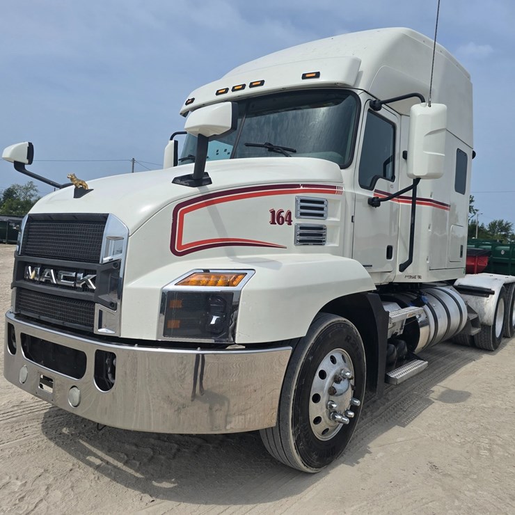 #25251 • 2020 Mack Anthem Semi Sleeper Truck