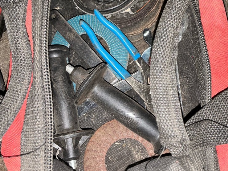 #104-•-2-milwaukee-4-1/2"-corded-angle-grinders-and-ridgid-wet&dry-shop-vac-image-12