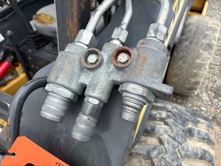 2019-new-holland-l228-image-31