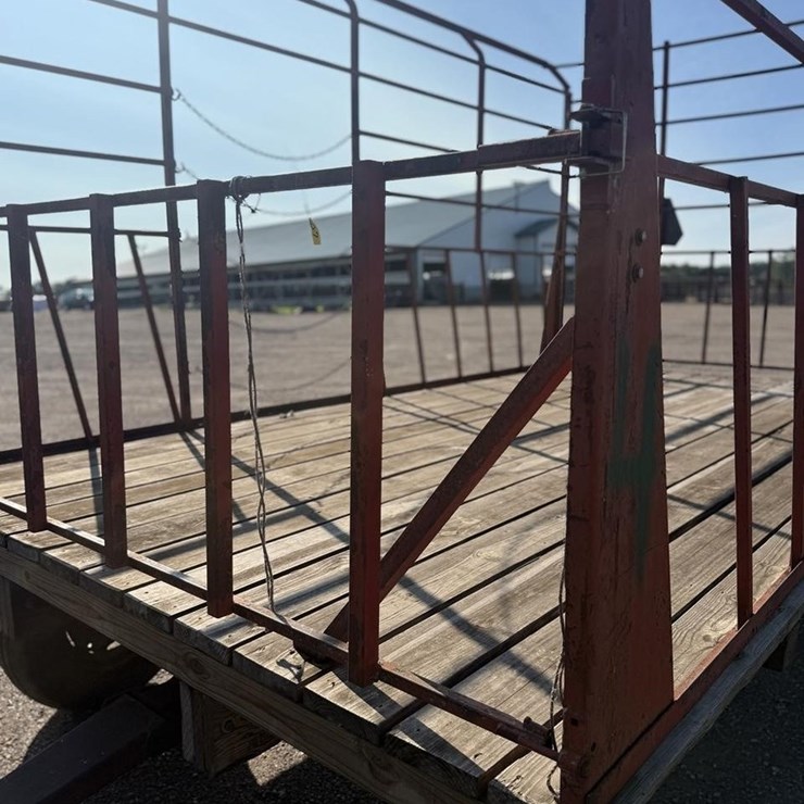#106 • 16' Bale Rack