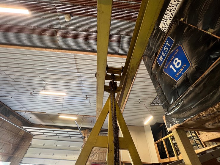 #5710-•-hoist-on-wheels-image-4