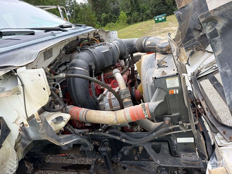 2011-ford-f650-image-24