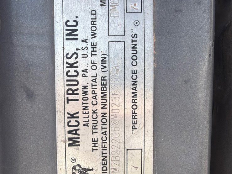 1999-mack-dm690sx-image-46