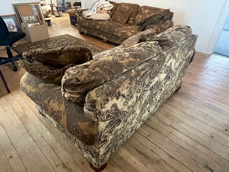 #6256-•-sofa-and-loveseat-image-11
