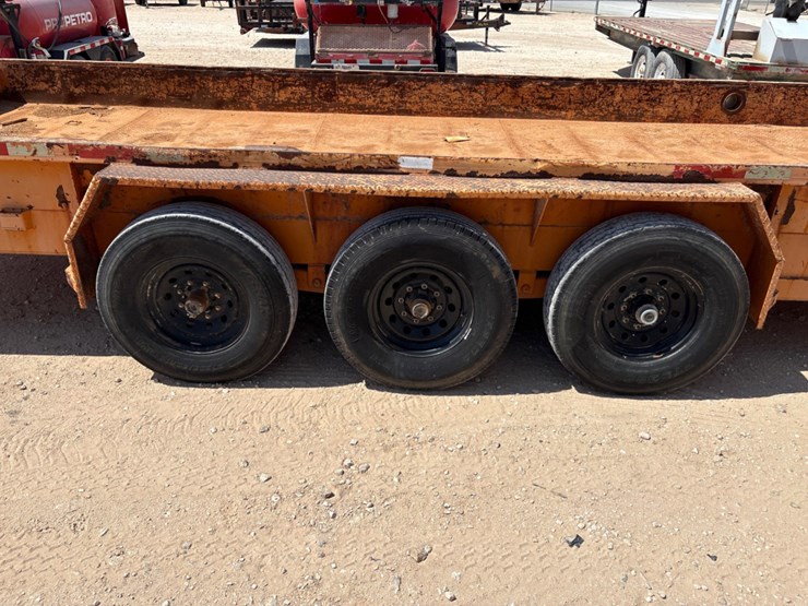 2012-trail-master-28’-x-7’-3-axle-gooseneck-trailer-image-4