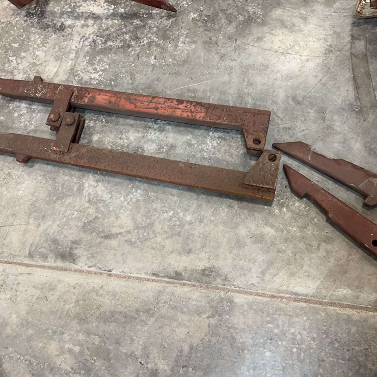 (4) International Harvester Fast-Hitch Connection Parts