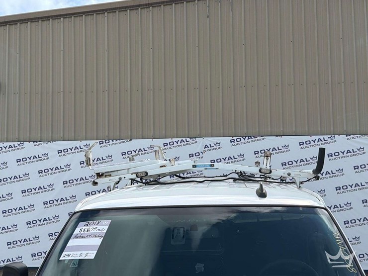 2018-chevrolet-express-g2500-image-44