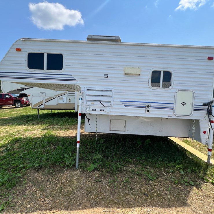 #5675 • Sun-Lite Pick-Up Camper