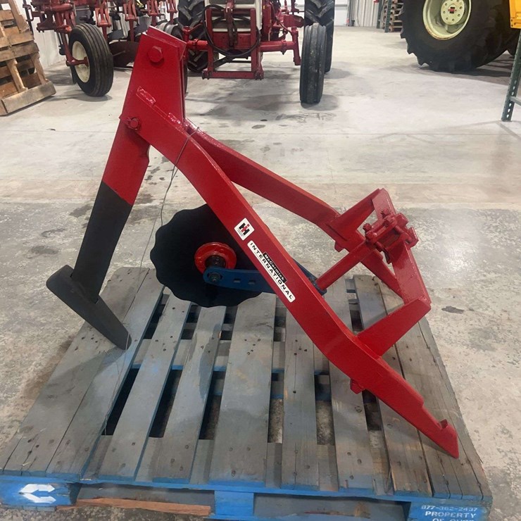 International Harvester Fast-Hitch Subsoiler