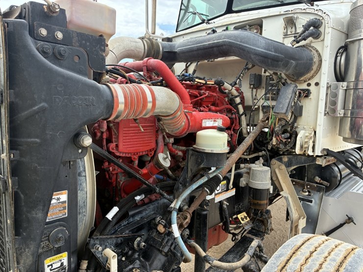 2012-peterbilt-367-image-10