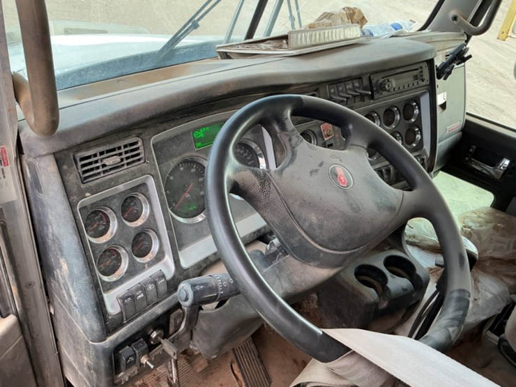 2012-kenworth-t800-image-21