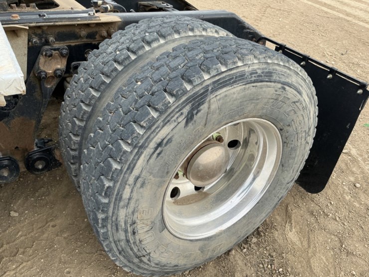 2012-kenworth-t800-image-16