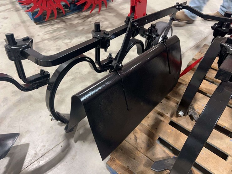 international-harvester-fast-hitch-two-row-cultivator-with-tunnel-shields-image-22