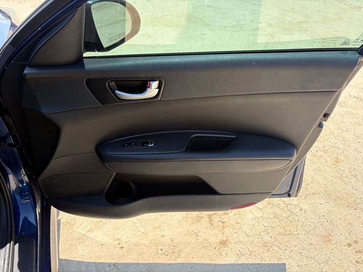 2018-kia-optima-4-door-sedan-(165,266-miles)-image-22
