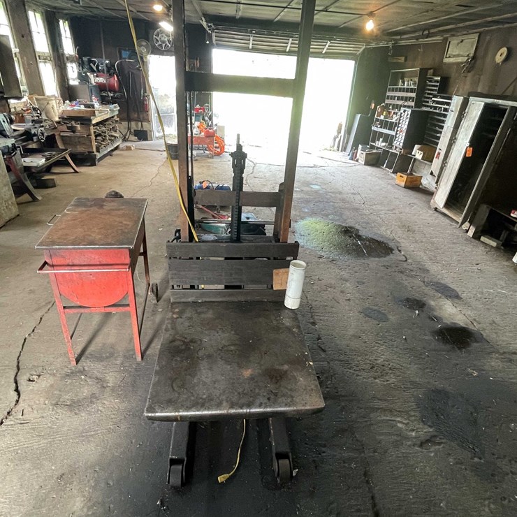 #1687 • Big Joe Steel Platform and Foot Operated Hydraulic Mechanism