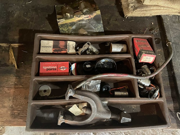 #1695-•-cabinet-contents-image-13