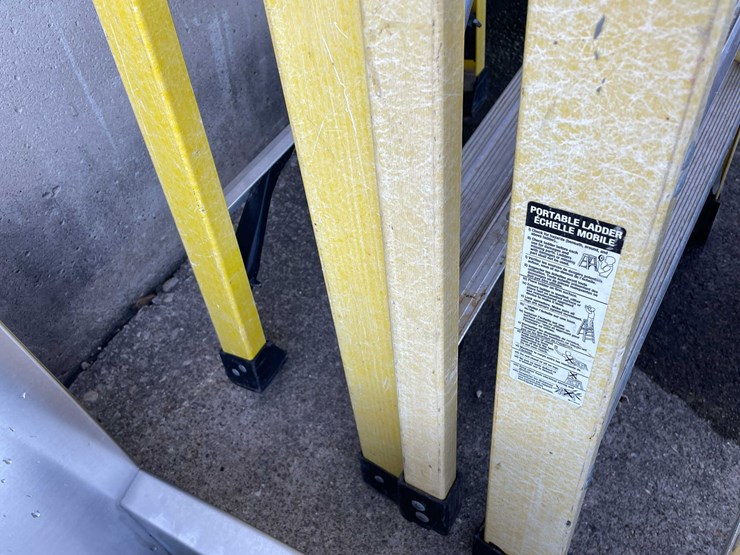 #9146-•-8'-step-ladders-(03)-image-7