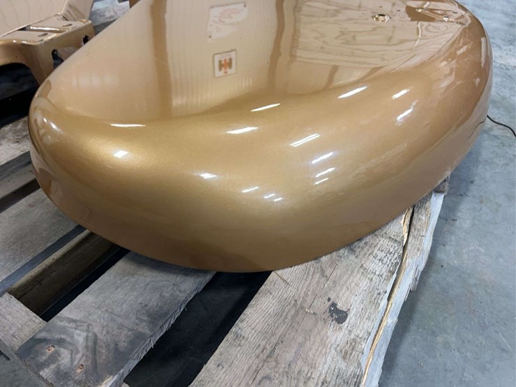 international-harvester-gold-demonstrator-544-row-crop-gas-fenders-image-4