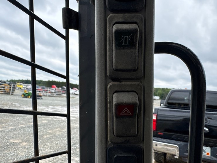 2019-new-holland-l228-image-59