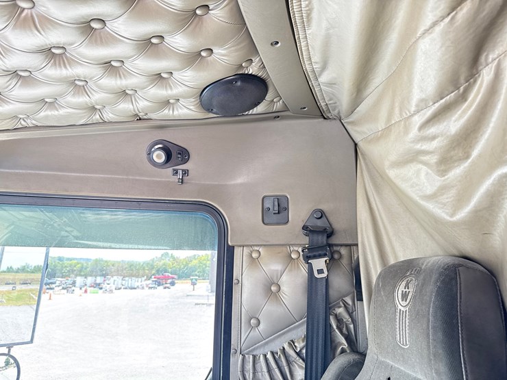 2006-kenworth-w900l-image-34