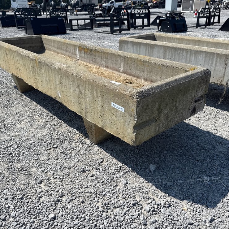 #556 • 8’ CONCRETE LIVESTOCK BUNK FEEDER