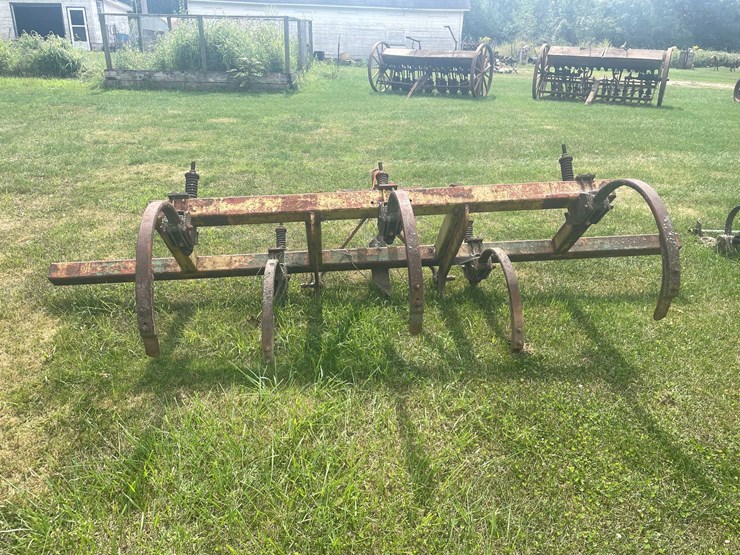 #1633-•-vintage-chisel-plow-image-1