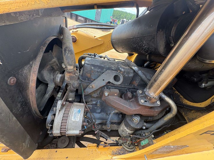 new-holland-555e-image-38