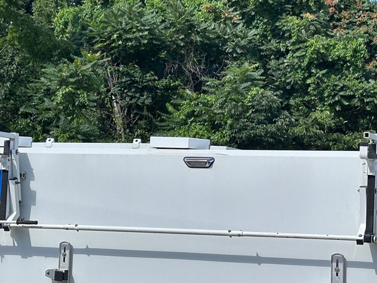 #212-•-2014-saub-pull-behind-service-trailer-image-32