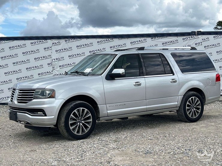 2016-lincoln-navigator-image-1