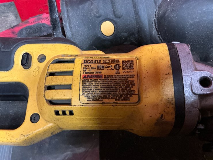 #101-•-dewalt-20v-max-power-tool-assortment-with-batteries-and-accessories-image-11