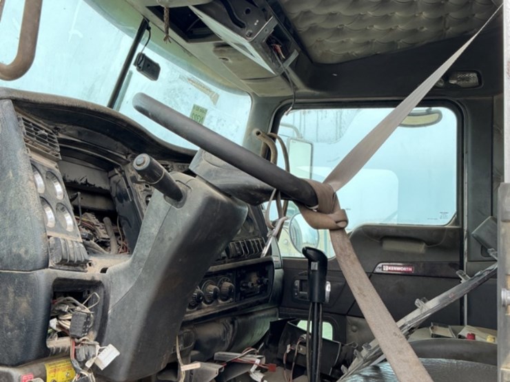 2012-kenworth-t800-image-18