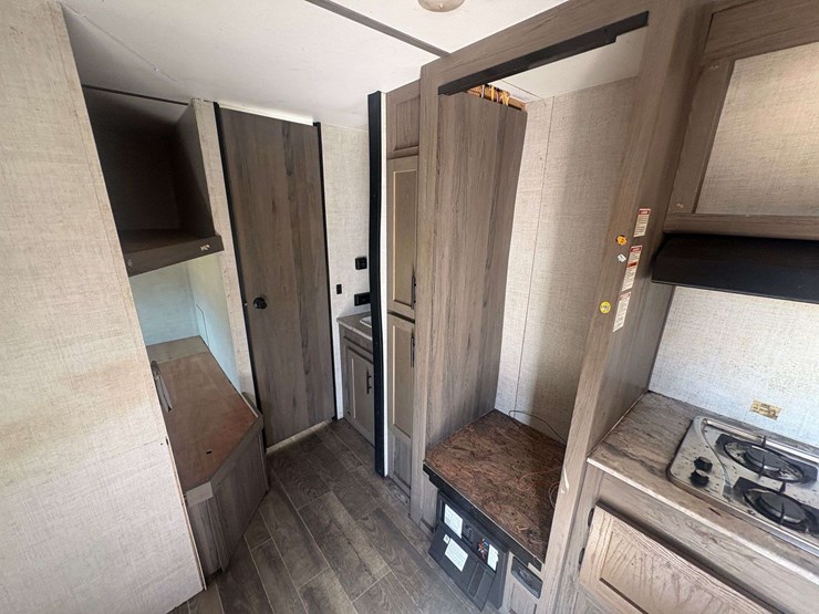 2022-gulfstream-"trailmaster"-26'-bumper-pull-travel-trailer-image-20