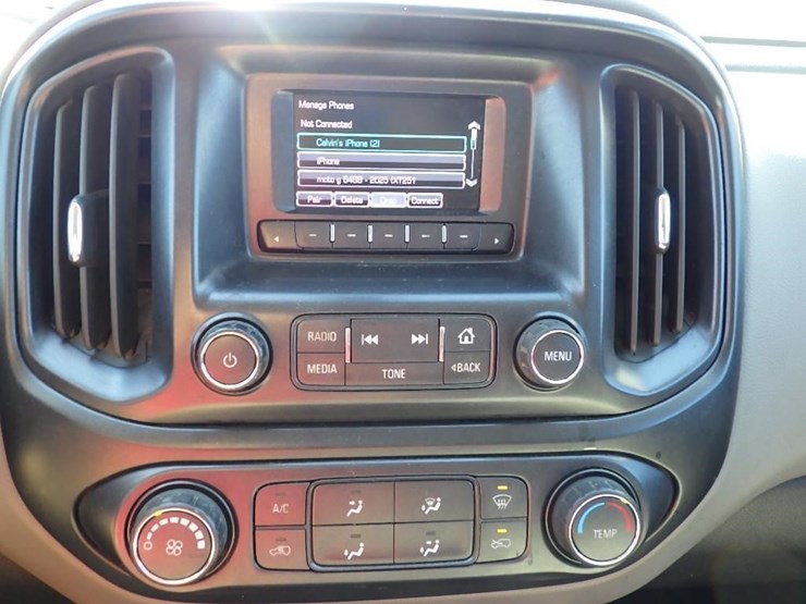 2016-chevrolet-colorado-image-24