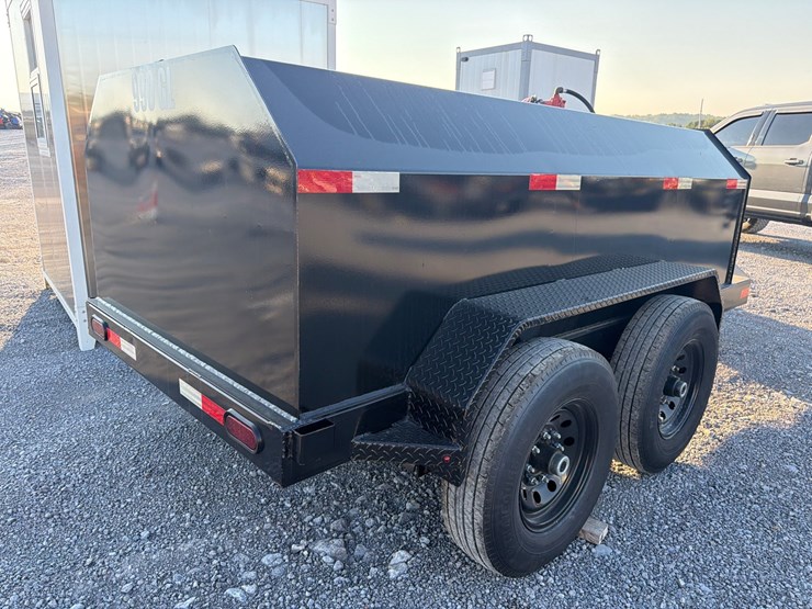 #210-•-2026-x-star-990-gal-tandem-axle-fuel-trailer-image-5
