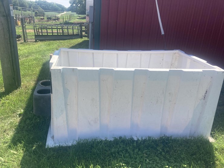 #111-•-(7)-calf-tel-open-top-calf-hutches-with-feeders-image-2