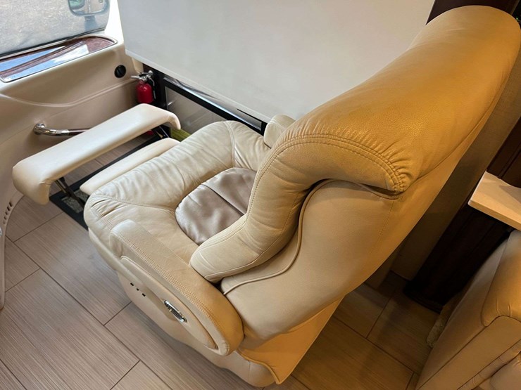 2016-entegra-coach-aspire-44b-mountain-master-luxury-diesel-pusher-motorhome-(51,192-miles)-image-172