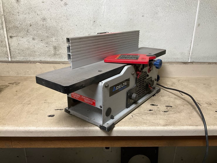 #116-•-delta-shopmaster-jt160-6"-variable-speed-bench-jointer-image-2