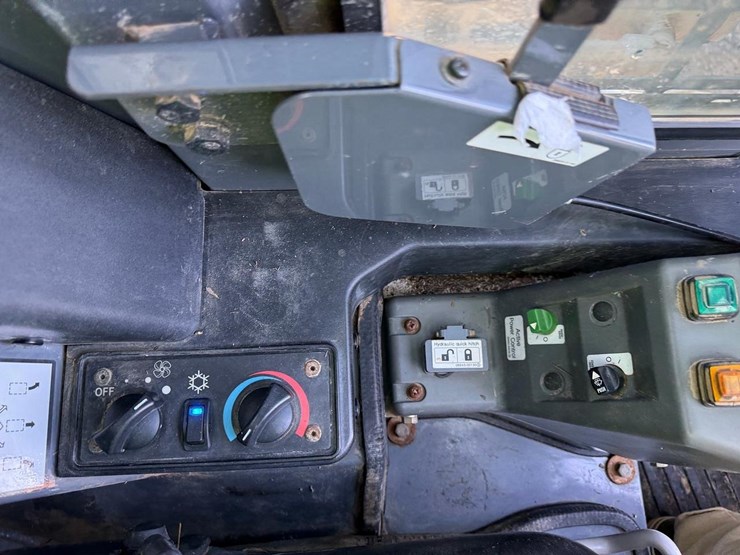 2016-takeuchi-tl8-image-26