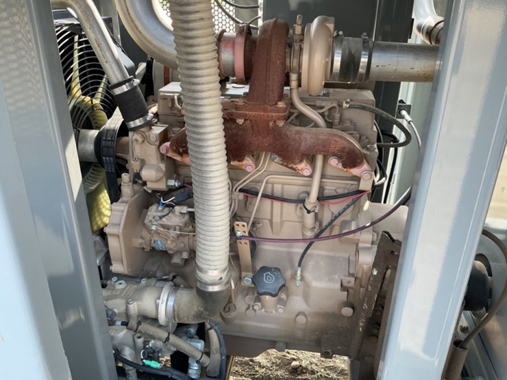 2015-john-deere-4045t-image-19