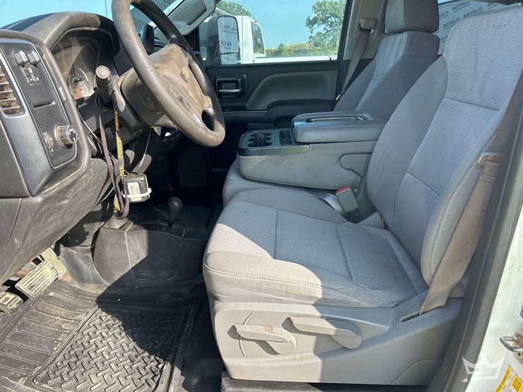 2016-chevrolet-silverado-3500-image-12