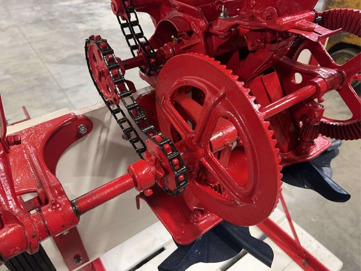 international-end-gate-seeder-image-20