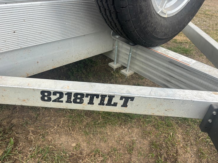 2021-aluma-8218-tilt-trailer-image-9