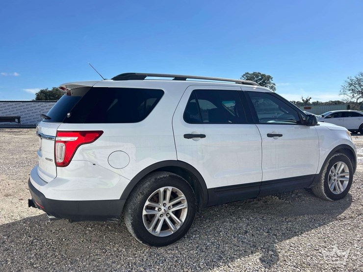 2015-ford-explorer-image-3