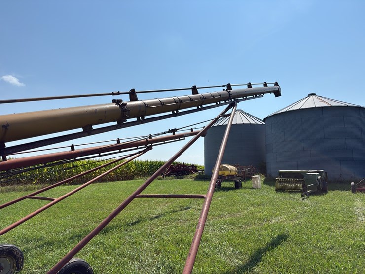 kewanee-8”-x-?-electric-auger-*tires-are-flat-and-weathered-image-5