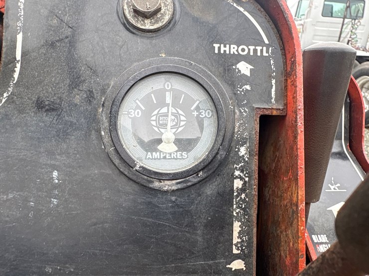 ditch-witch-2200-image-26